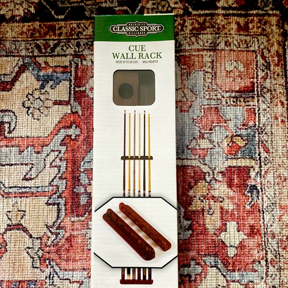 Classic sport cue wall rack